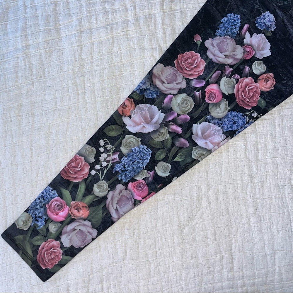 Evolution and Creation Gray Floral High Waist Cropped Leggings, size S